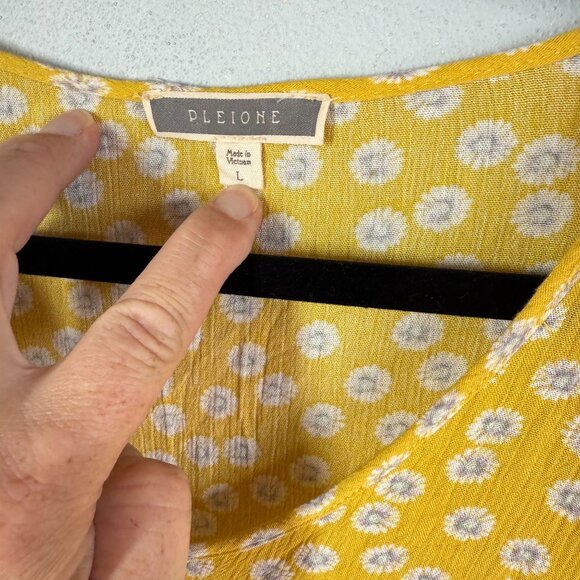 Pleione Yellow Floral Tiered V-Neck Blouse Womens Large Boho Peasant Relaxed - Picture 11 of 12